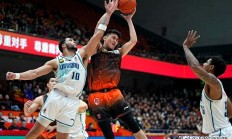 米兰体育-重庆队主场惨败于山东男篮，止步两连败