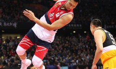 米兰体育官网-篮球巨星们在赛场上精彩表演的简单介绍