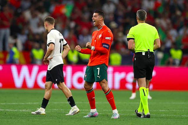 纠结裁判决定引发热议,欧国联赛事精彩不容错过 纠结裁判决定引发热议,欧国联赛事精彩不容错过