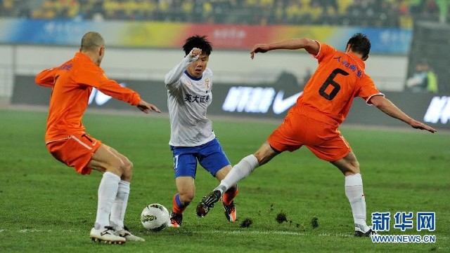 鲁能逆转胜恒大,取得三连胜 鲁能逆转胜恒大,取得三连胜