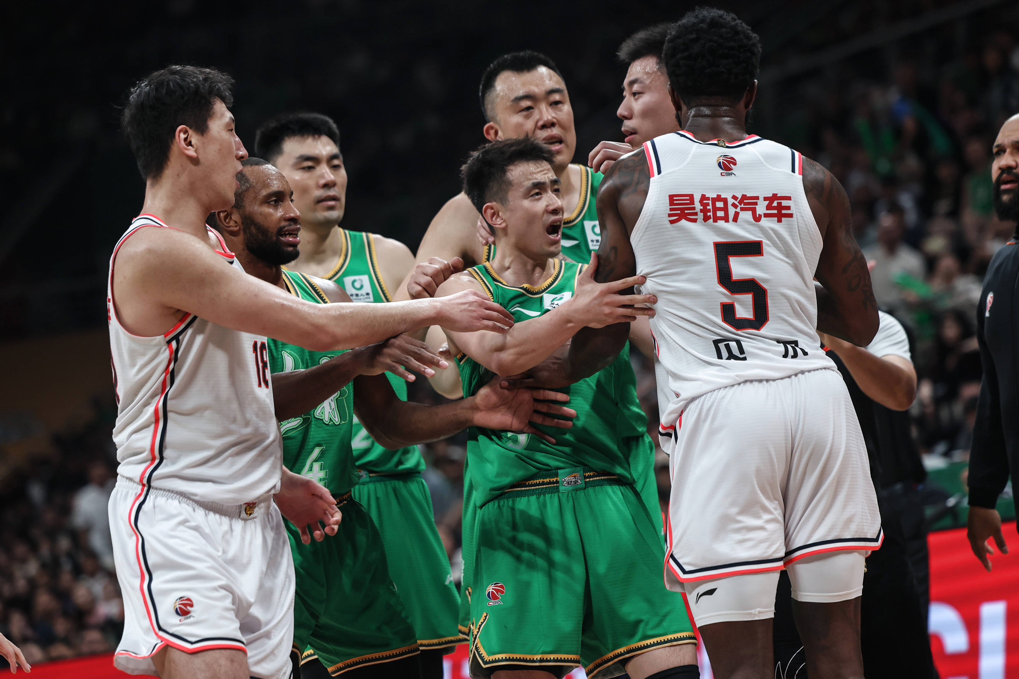 深圳队完胜山东队,赵继伟状态火热的简单介绍 深圳队完胜山东队,赵继伟状态火热的简单介绍