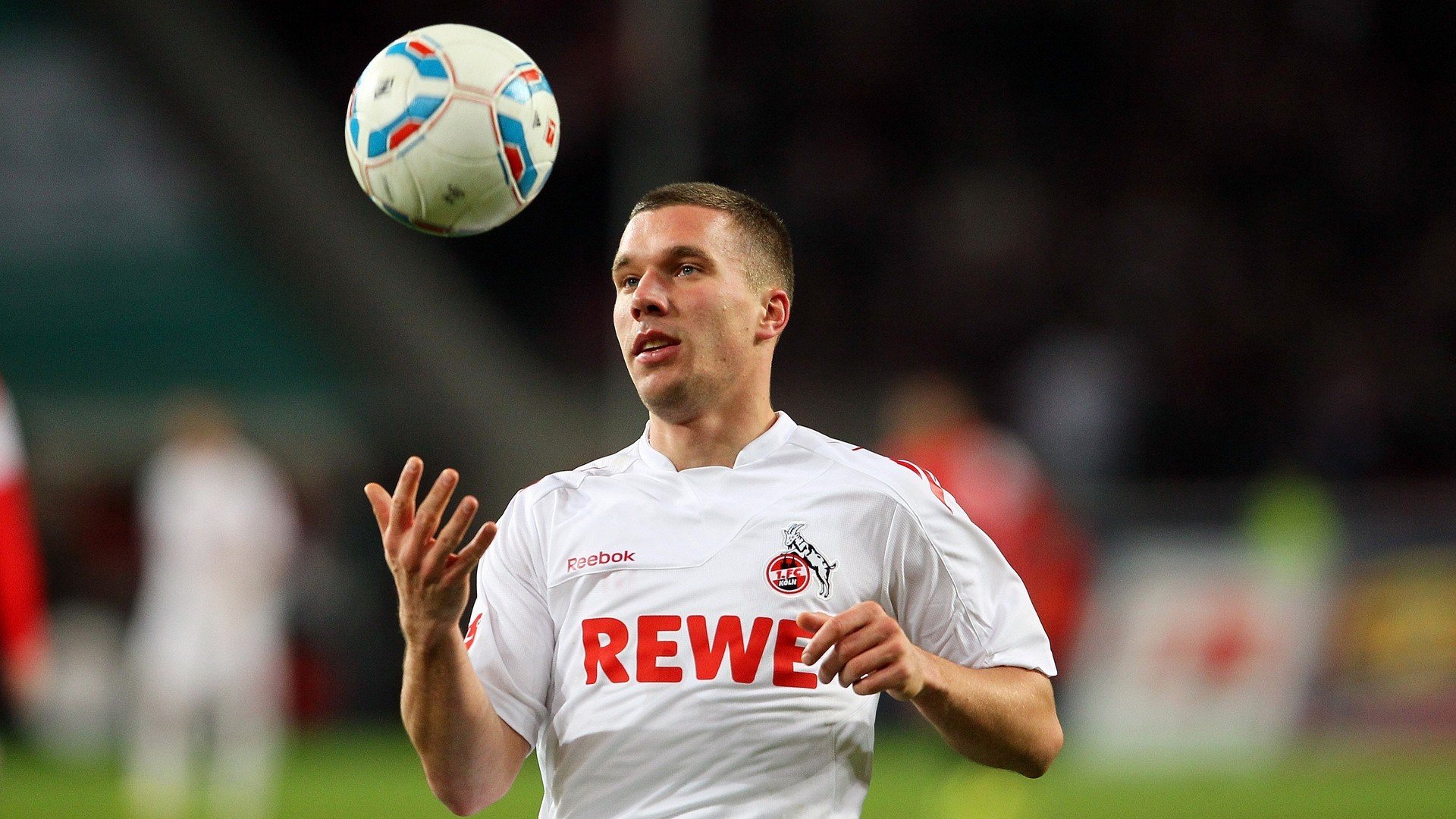 厄德高一剑封喉，F1年度争冠夜上演足球传奇