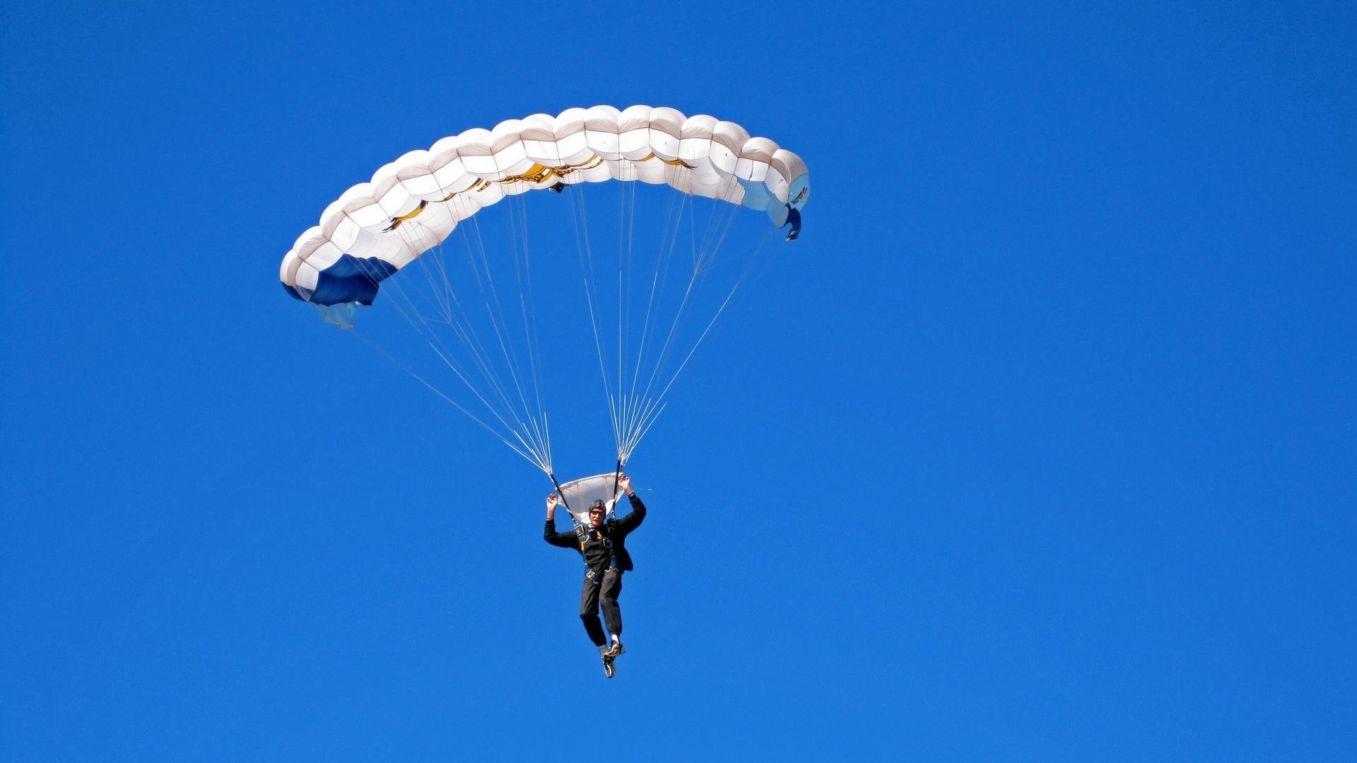 意甲焦点战？深圳队冲垮太阳！一场跨越时空的体育狂想