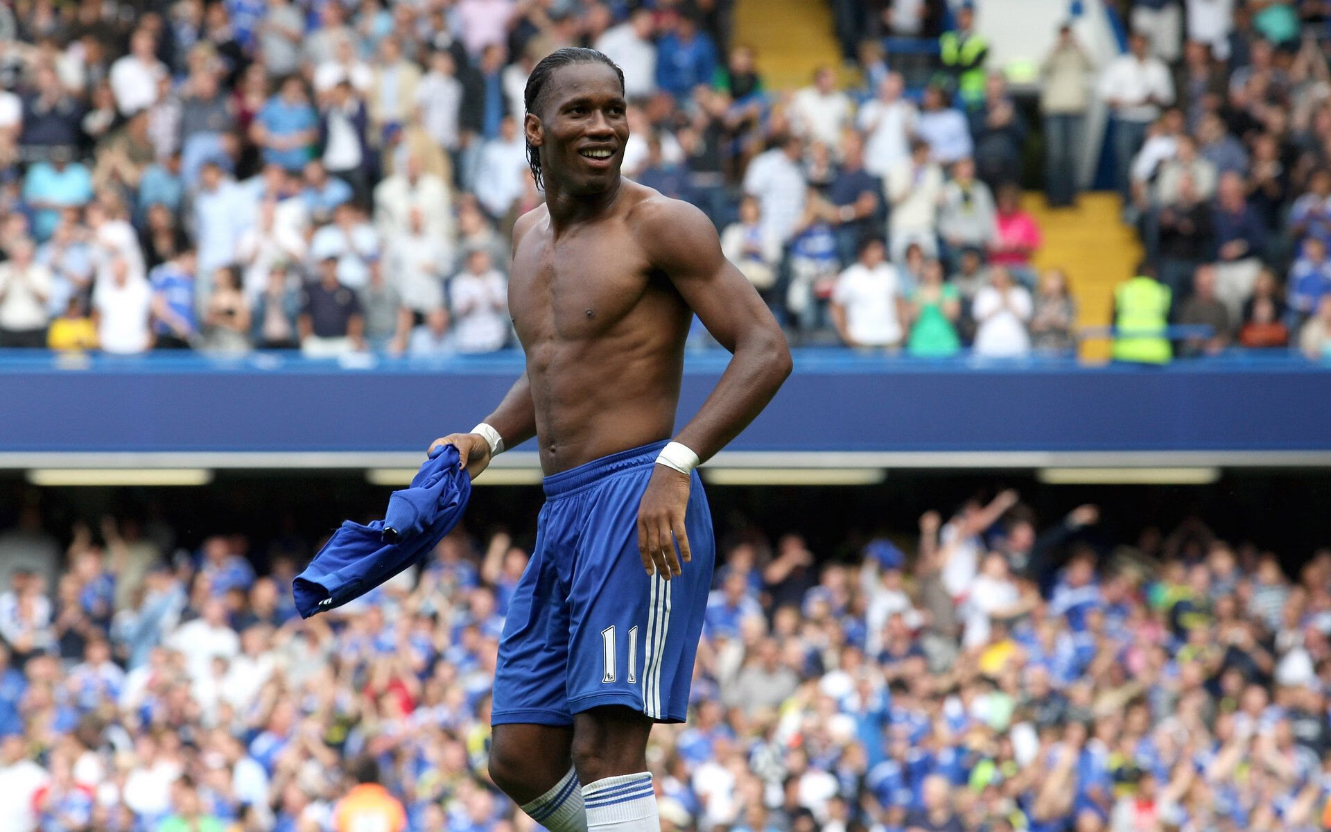 年度焦点之战，洪都拉斯压哨击败巴萨，足球世界的地震之夜