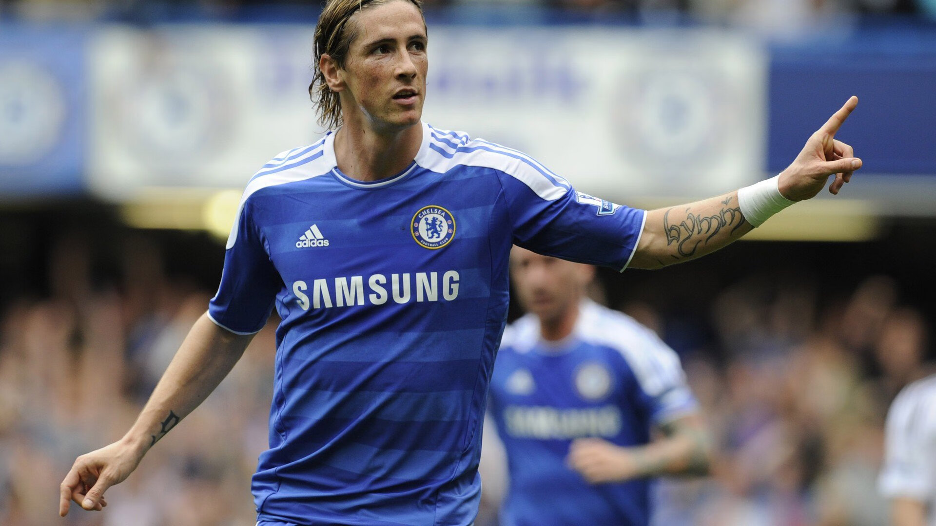 曼联鏖战美国，莱万统治全场，一场跨越时空的传奇对决